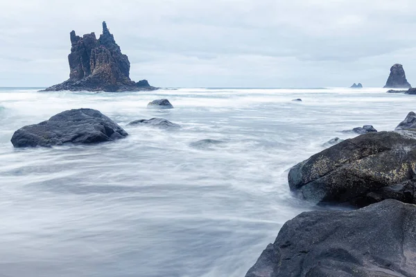 Benijo sahil şeridi ve kıyı şeridi.