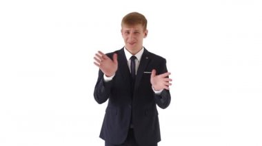 Sarı kısa saçlı genç bir adamın portresi, belli bir hoşnutsuzluğu ifade ediyor, iğreniyor, istemiyor, kollarını kavuşturup, beyaz bir geçmişe HAYIR diyor. İş adamı