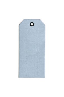 Moda etiketi modellemeleri, boş etiket gösterim fiyatları veya indirimli indirimler için ürünlere bağlandı. Kırpma yolu olan beyaz arkaplanda izole et