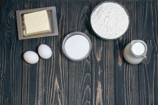 Mutfakta pasta ya da pasta pişirmek için hazırlama ürünleri