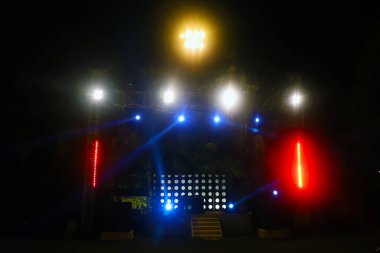 konser sahnesi bulanık ışıklandırma arkaplanı