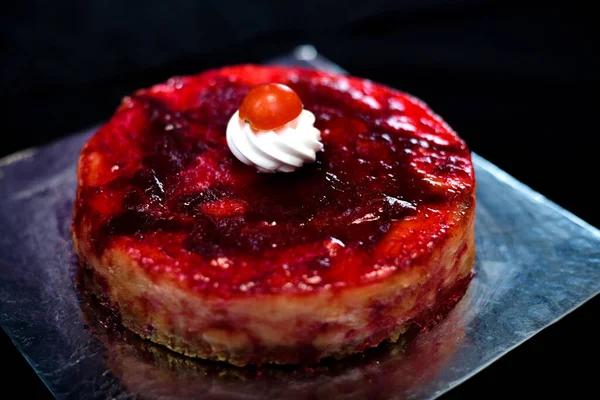 Ev yapımı kek çilek aromalı