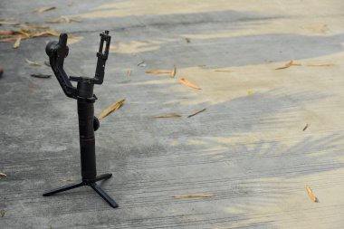 3 eksenli titreşim dengeleyici DSLR kamera stok görüntü ile.