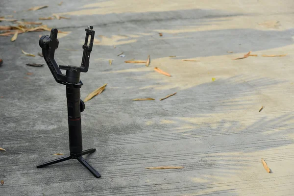 3 eksenli titreşim dengeleyici DSLR kamera stok görüntü ile.