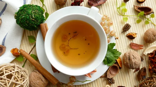 Kopp te med vinbär — Stockfoto