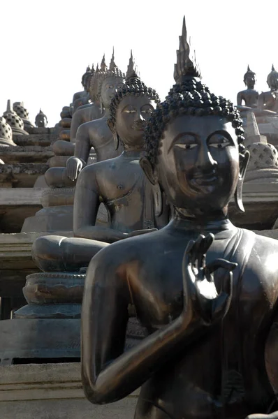 Buddha Statyer Gangaramayatemplet Colombo Sri Lanka — Stockfoto