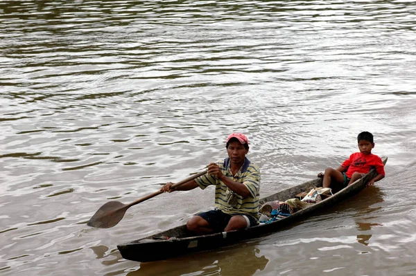 亚马逊河上的渔船 — 图库照片