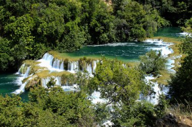 Hırvatistan 'ın Krka Ulusal Parkı' ndaki şelaleler, güzel doğa ve turkuaz su. Idyllic, picorresque, Sunny day, Duvar kağıdı