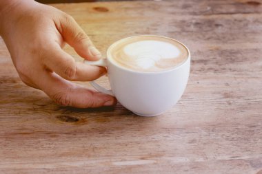 Sıcak kahve ve güneş ışığı, kapuçino.