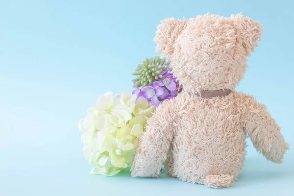 Niedlicher Teddybär Mit Pastellfarbener Blume Valentinstag Ist Deine Liebe — Stockfoto