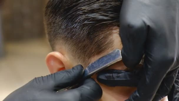 Coiffeur Coupe Garçon Dans Salon Coiffure — Video