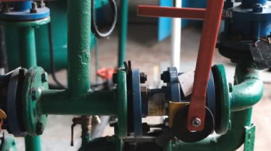 Çalışan su kapak açılır.