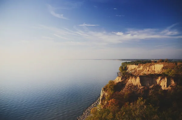 Steep Seashore Calm Sea Summer Sunny Evening — Stock Photo, Image