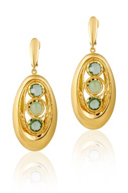 Moda kadınlarının altın küpeleri. Kadınların mücevher hediyesi.