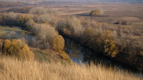 Uitzicht Vallei Rivier Vanaf Berg Herfst Bij Zonsondergang — Stockvideo