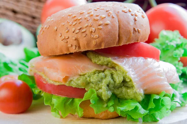 Somon ang guacamole orijinal tarifi ile Burger