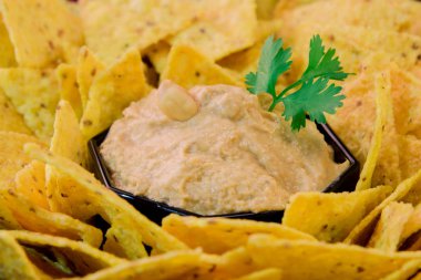 Nachos ile sos humus