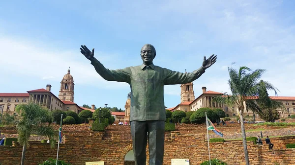 Güney Afrika Pretoria Daki Hükümet Binasının Önündeki Nelson Mandela Heykeli — Stok fotoğraf