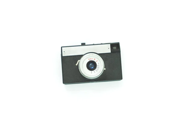 Beyaz arkaplan üzerinde eski antika analog fotoğraf makinesinin ön görüntüsü