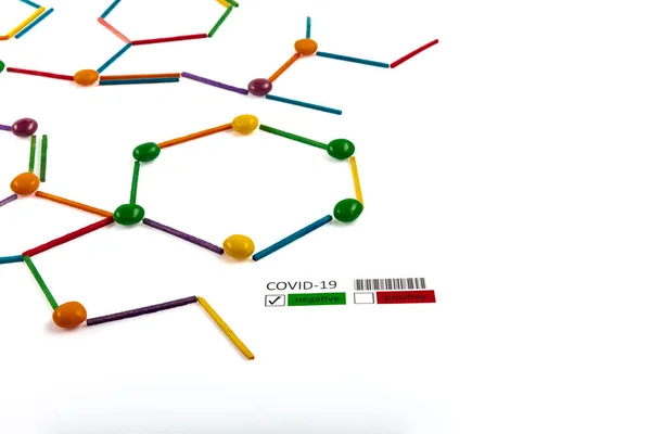 Coronavirüs Salgını Konsepti Yazıt Covid Beyaz Arkaplandaki Moleküler Model Laboratuvar — Stok fotoğraf