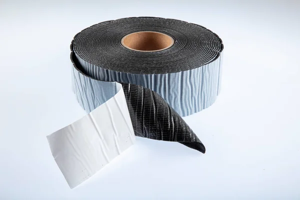 Zwarte Industriële Tape Rol Witte Achtergrond Rubber Isolatietape Geluidsisolatietape — Stockfoto