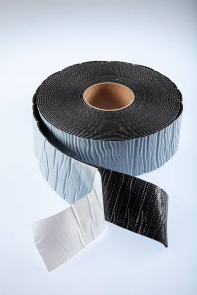 Zwarte Industriële Tape Rol Witte Achtergrond Rubber Isolatietape Geluidsisolatietape — Stockfoto