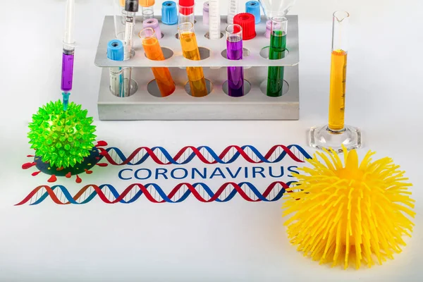 Mikrobiolog Probówką Biologiczną Zanieczyszczoną Przez Coronavirus Etykietą Covid Doctor Laboratorium — Zdjęcie stockowe