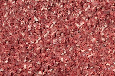 Hazırlanmak için bir yığın çiğ eti kapat. Biftek çiğ, yakın plan parçalar..