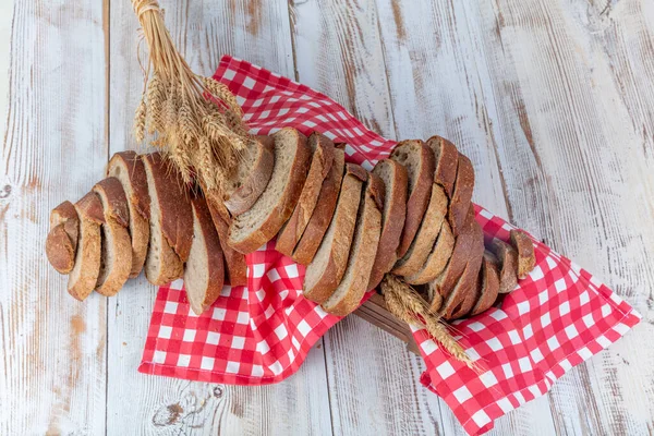 Bruin Brood Bruin Vers Brood Met Zaden Worden Stukken Gesneden — Stockfoto