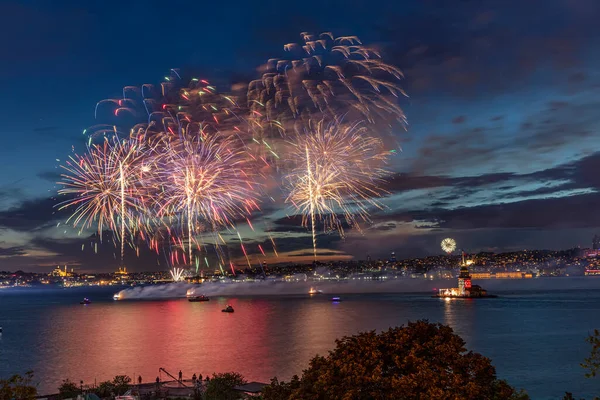 Feuerwerk Über Dem Maienturm Jahrestag Der Türkischen Republik Feuerwerk Salacak — Stockfoto