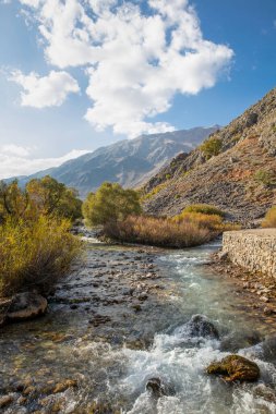 Munzur Dağı ve Ulusal Park. Tunceli, Ovacik 'teki Munzur Nehri. Türkçe adı: Munzur Gozeleri.