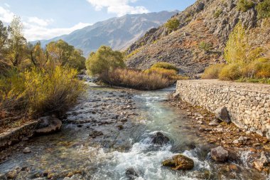 Munzur Dağı ve Ulusal Park. Tunceli, Ovacik 'teki Munzur Nehri. Türkçe adı: Munzur Gozeleri.