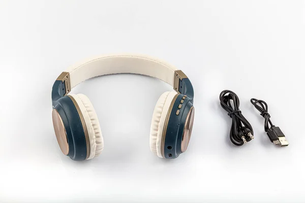 Nowoczesne Słuchawki Bezprzewodowe Białym Izolowanym Tle Słuchawki Uszu — Zdjęcie stockowe