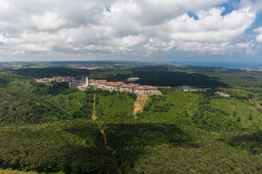 Helikopterden Koç Üniversitesi 'nin görüntüsü. Koç Üniversitesi, Rumeli feneri Kampüsü Sariyer, İstanbul, Türkiye.