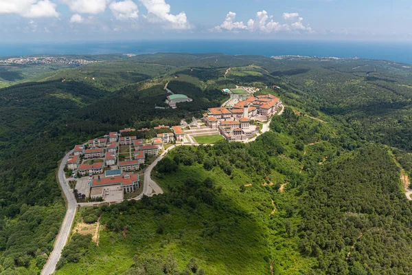 대학교 Koc University 헬기로 Koc University Rumeli Feneri Campus Sariyer — 스톡 사진