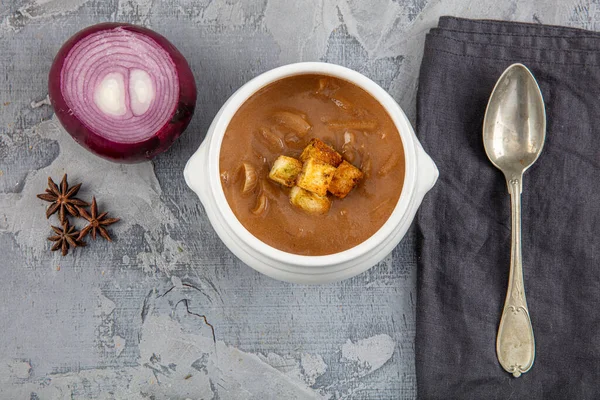 Beroemd Frans Gerecht Franse Uiensoep Gekarameliseerde Uien Gekookt Bouillon Met — Stockfoto