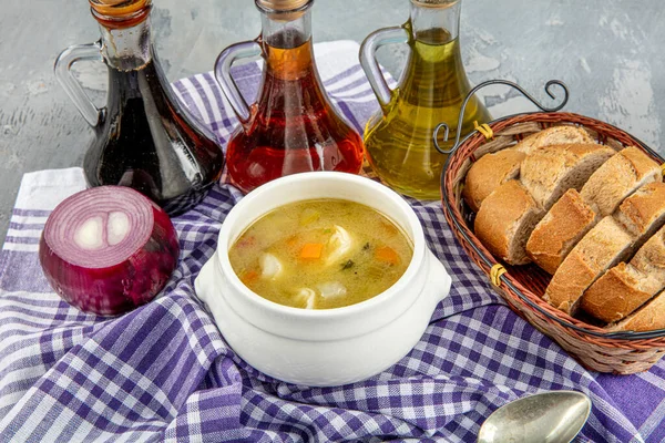 Minestrone Italian Vegetable Soup Served Turkish Ravioli Gray Backgrounds — Stock Photo, Image