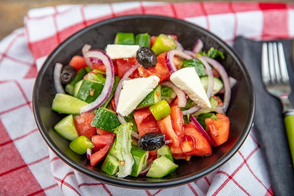 Mediterrane Salade Griekse Salade Met Verse Groenten Feta Kaas Zwarte — Stockfoto