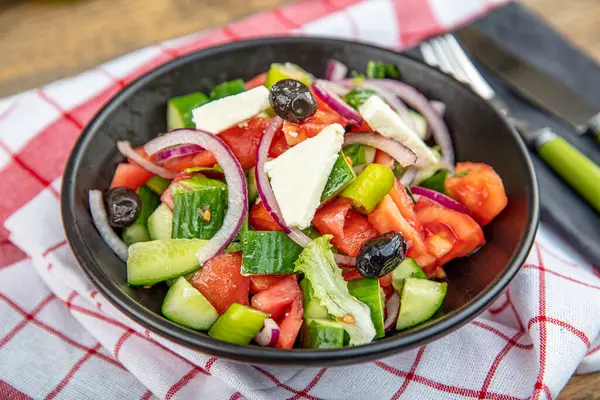 Mediterrane Salade Griekse Salade Met Verse Groenten Feta Kaas Zwarte — Stockfoto