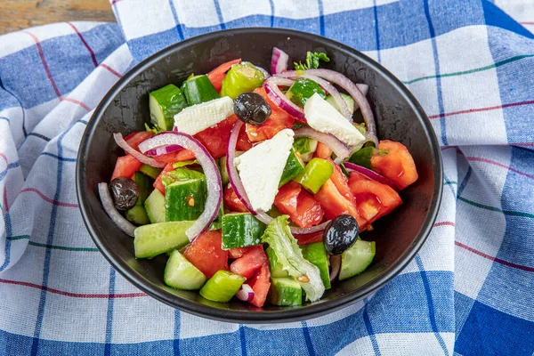 Mediterrane Salade Griekse Salade Met Verse Groenten Feta Kaas Zwarte — Stockfoto