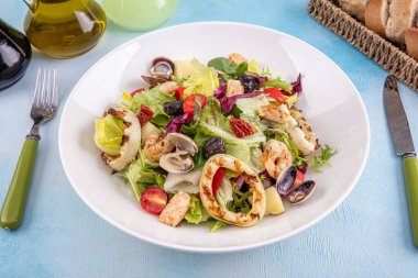 Deniz mahsullü salata. Lezzetli taze karides salatası.,