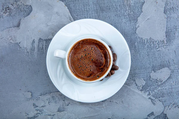 Вкусный Турецкий Кофе Подается Шоколадом Традиционной Чашке Крупным Планом — стоковое фото