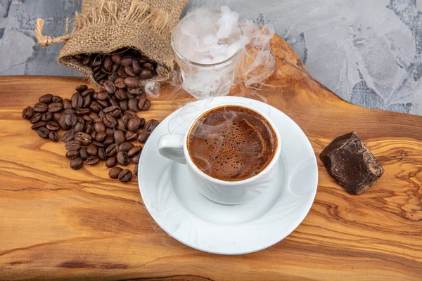 Berühmte Und Köstliche Türkische Kaffee Hölzernen Hintergrund — Stockfoto