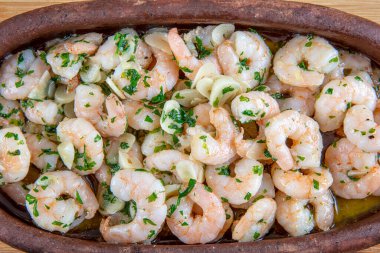 Karides güveci. Karides güveci güveci. Lezzetli sağlıklı taze lezzetli karides güveci..