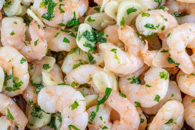 Karides güveci. Karides güveci güveci. Lezzetli sağlıklı taze lezzetli karides güveci..