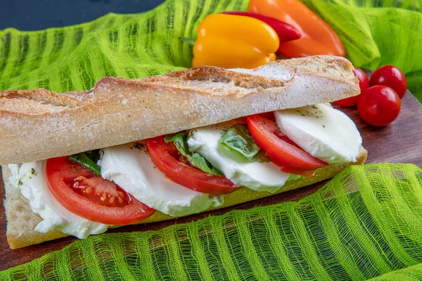 Fresh Arugula Tomato Mozzarella Cheese Sandwich — Stock Photo, Image