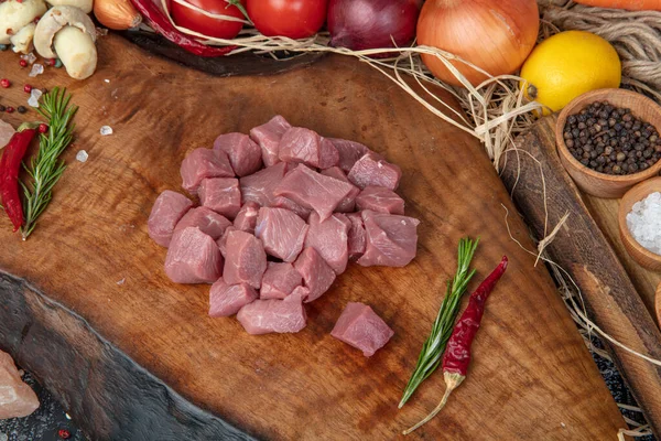 Carne Picada Sobre Fondo Madera Con Espacio Filete Res Crudo —  Fotos de Stock