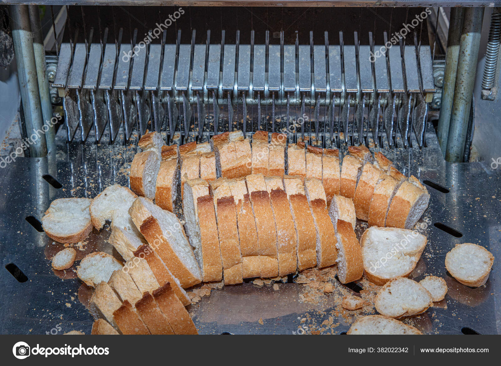 Sliced Bread Cutting Machine Industrial Bread Slicer Supermarket Bread  Crumbs Stock Photo by ©mc.atolye 382022342