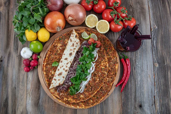 Türkische Köstliche Küche Lahmacun Pizza Mit Hackfleisch Vom Rind Oder — Stockfoto