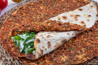 İnce hamurdan yapılmış Türk mutfağı ve kıyma 